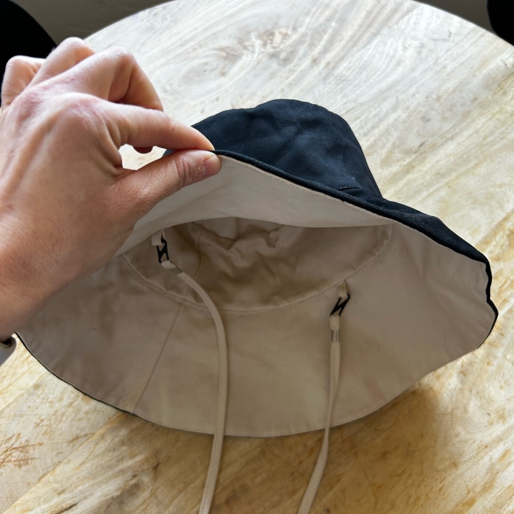 Reversible Black Wide-Brim Sun Hat with Chin Cord - Picture 5 of 5